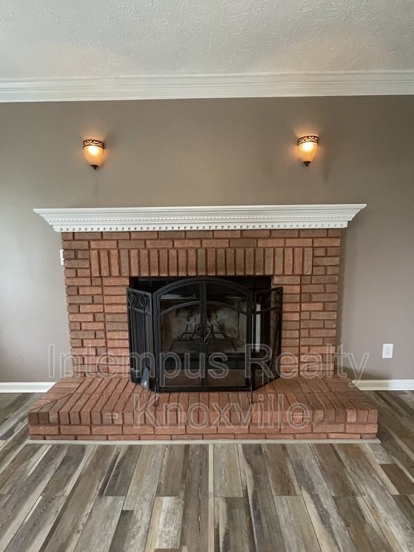 7728 Chapel Bend Dr - Photo 4 of 31