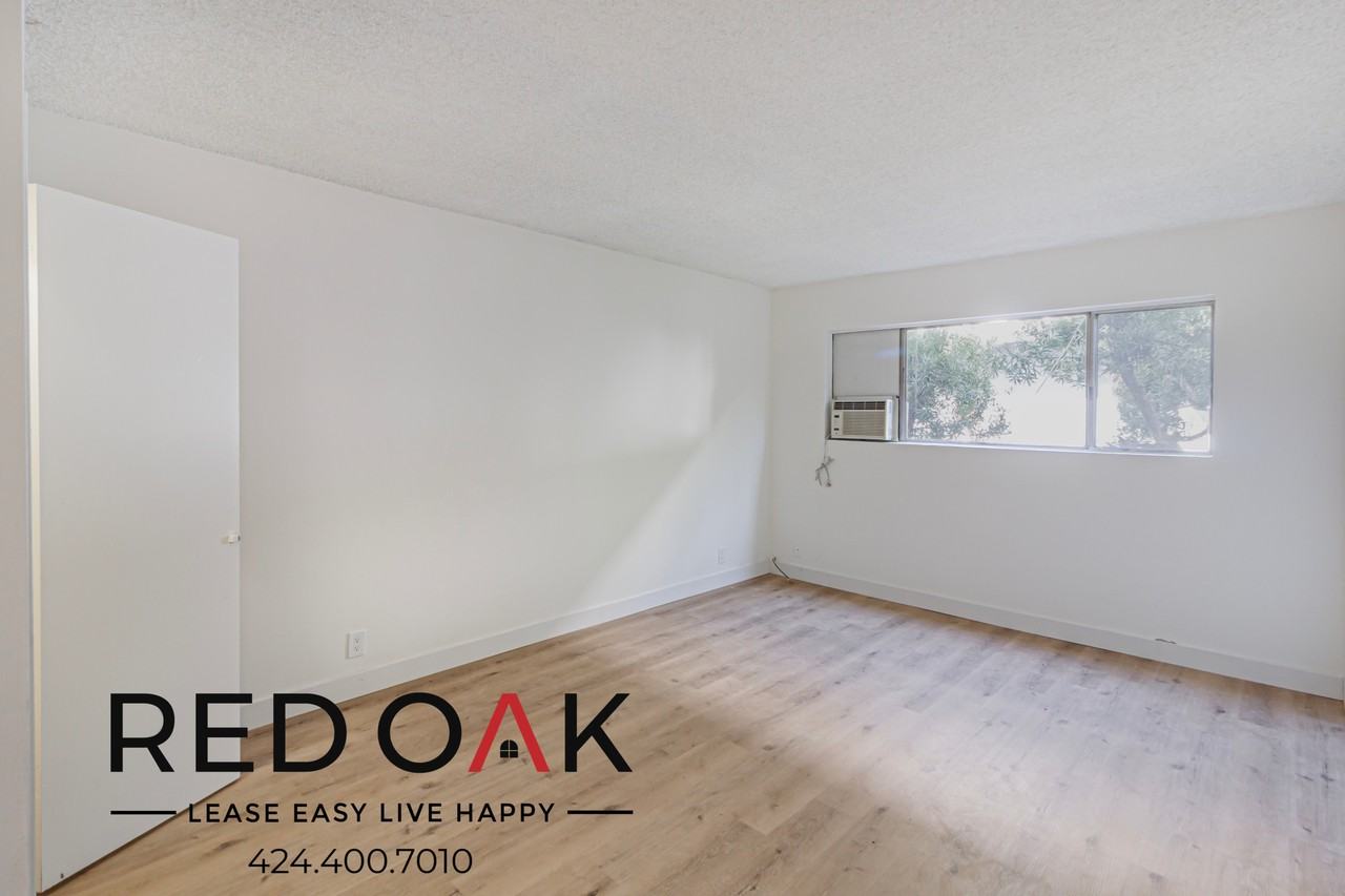 10535 Lindley Ave, - Photo 6 of 19