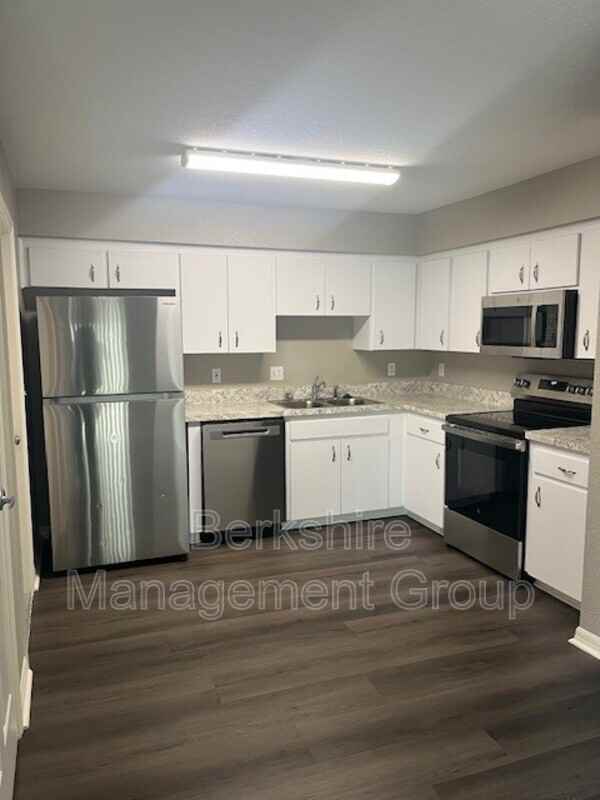 1113 Pogonia Dr - Photo 3 of 12