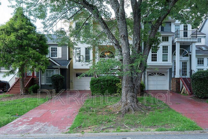 2200 Goodwood Blvd Se - Photo 2 of 25