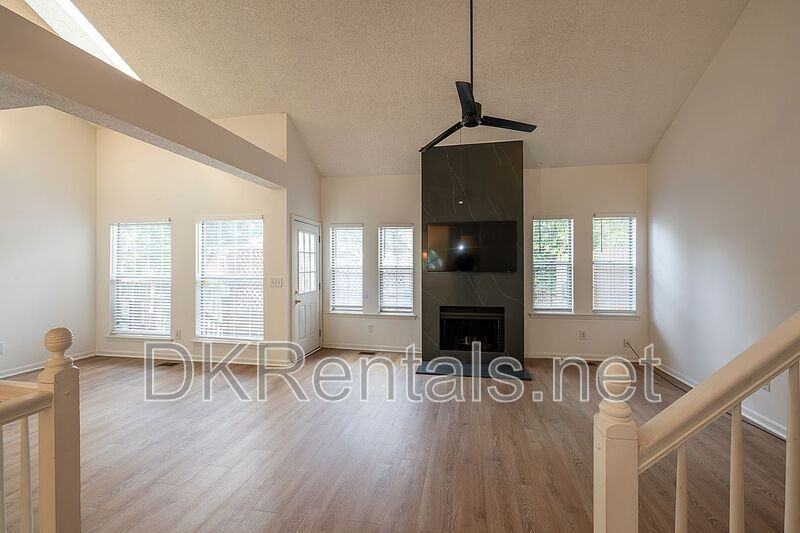 2200 Goodwood Blvd Se - Photo 4 of 25
