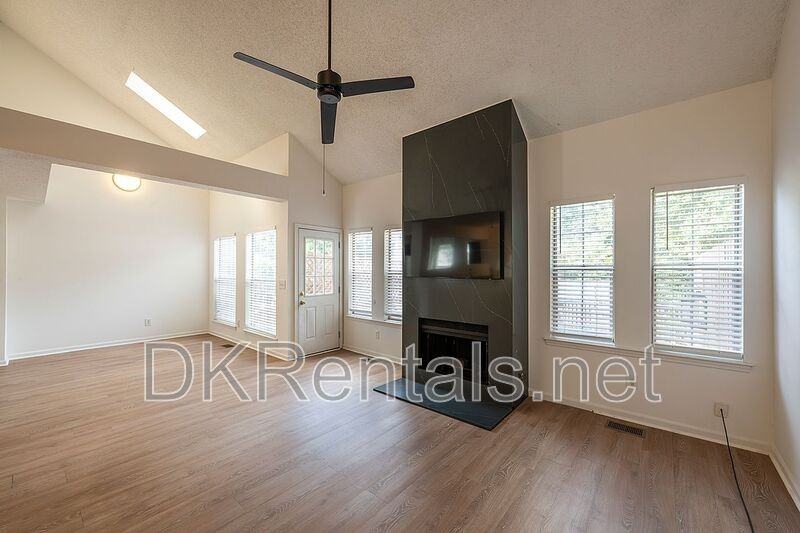 2200 Goodwood Blvd Se - Photo 5 of 25