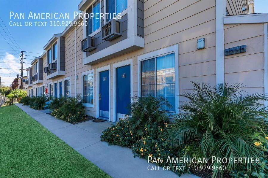 Lake Balboa Townhomes - Photo 3 of 9