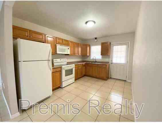 1416 Druid Rd E - Photo 5 of 24