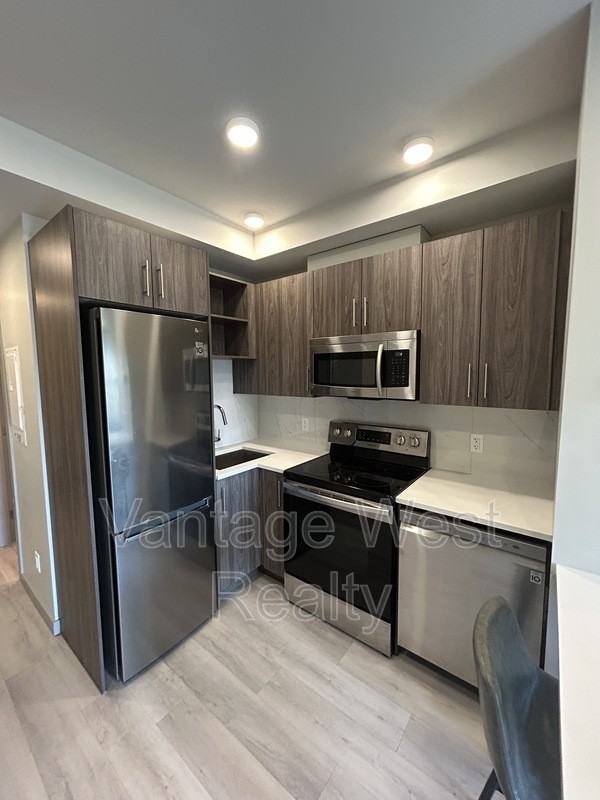 209 Dougall Rd N - Photo 2 of 9