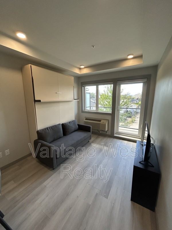 209 Dougall Rd N - Photo 5 of 9