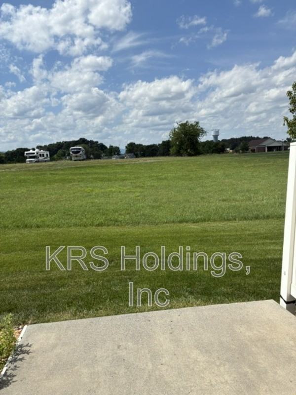 303 Joyce Dr - Photo 2 of 25
