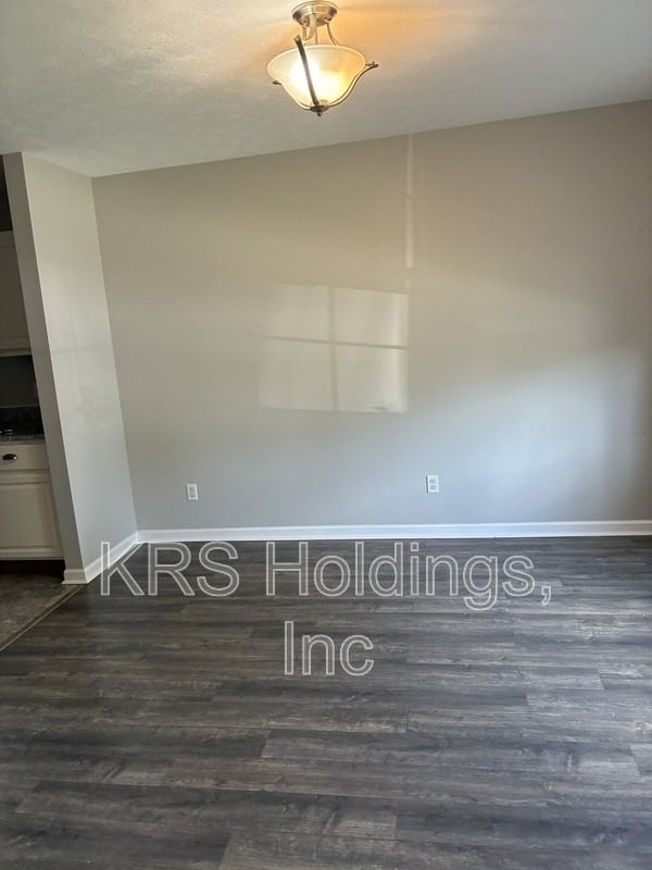 303 Joyce Dr - Photo 5 of 25