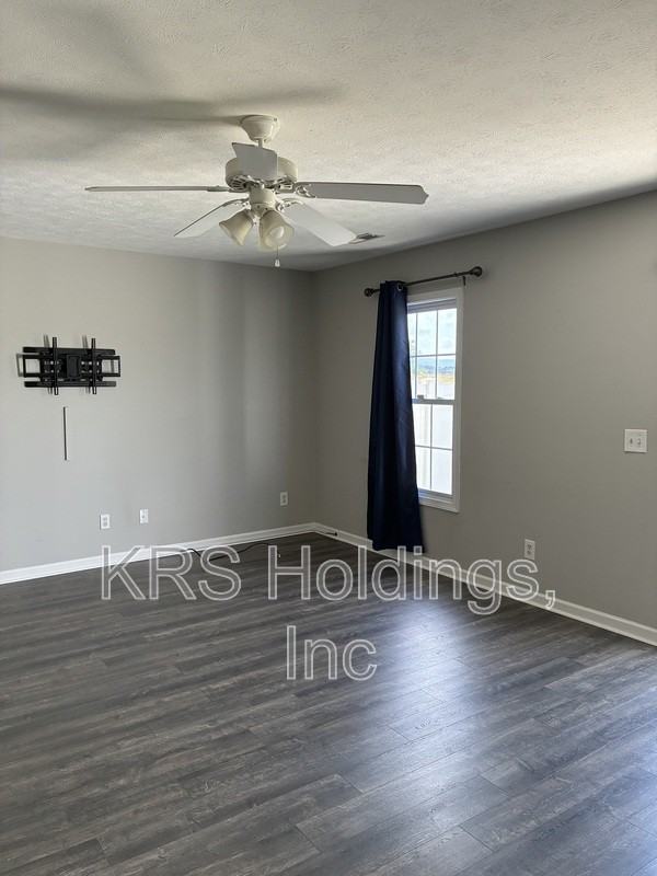 303 Joyce Dr - Photo 7 of 25