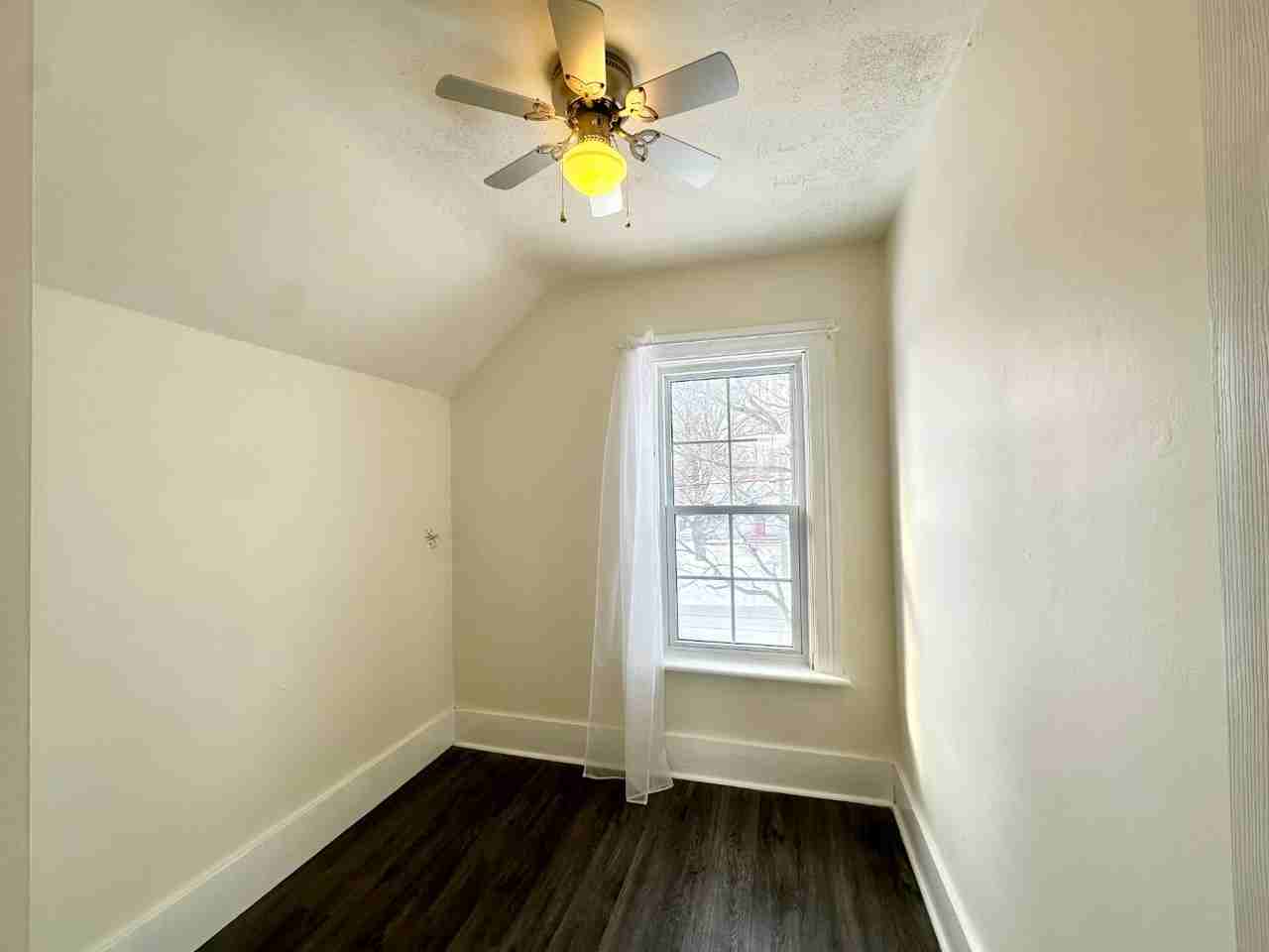 74 Adelaide St S - Photo 2 of 20