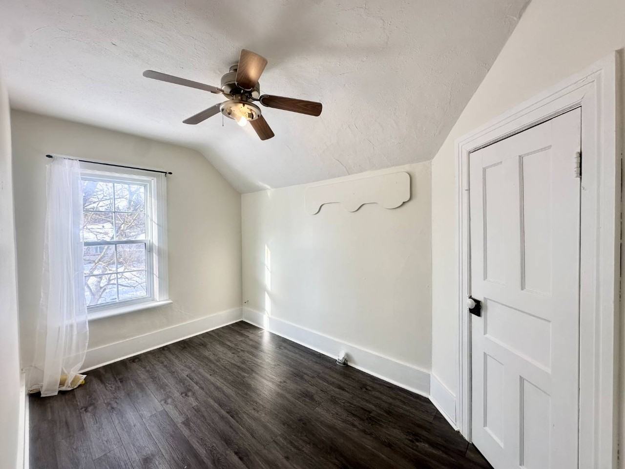 74 Adelaide St S - Photo 4 of 20