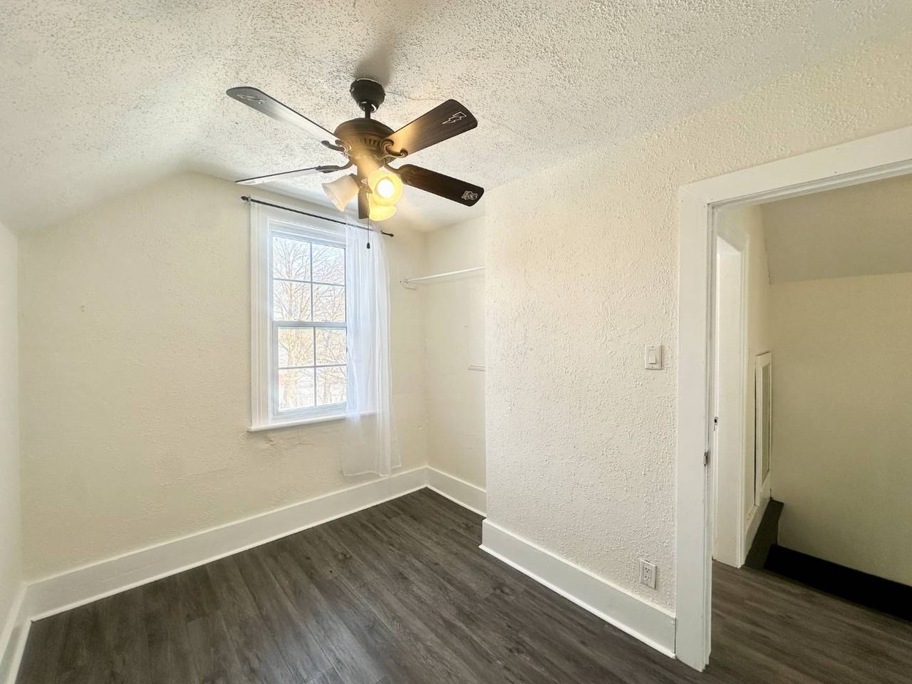 74 Adelaide St S - Photo 6 of 20