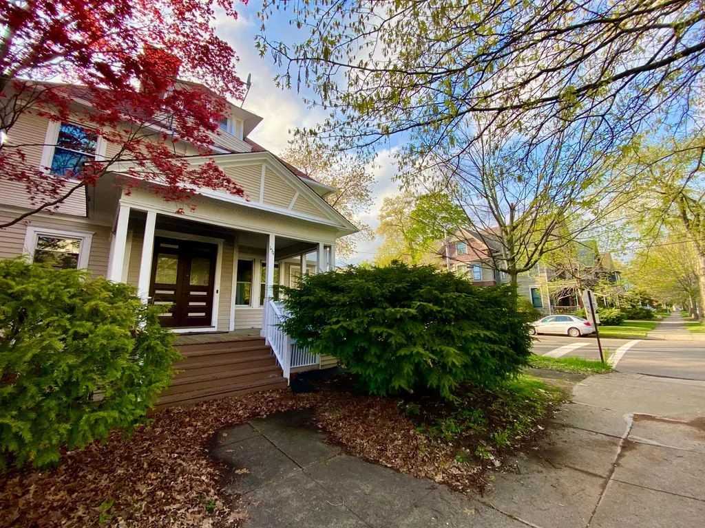 154 Norton St - Photo 2 of 4