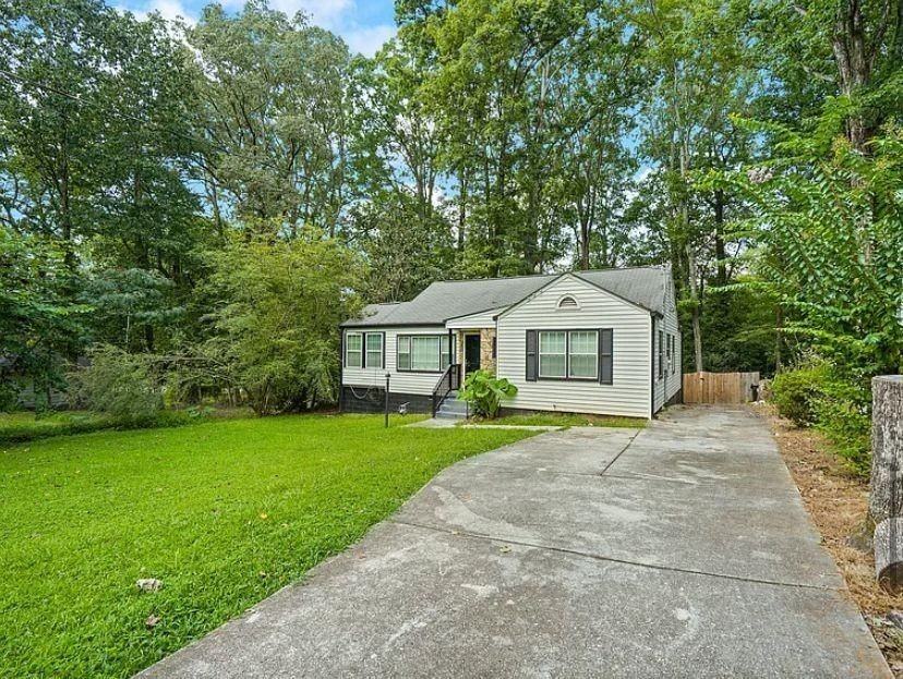 2371 Ben Hill Rd - Photo 3 of 20
