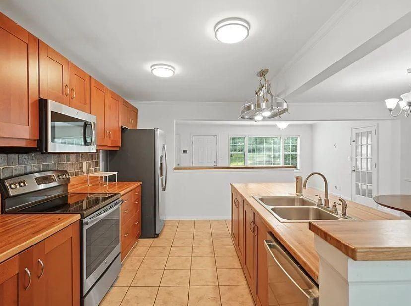 2371 Ben Hill Rd - Photo 4 of 20
