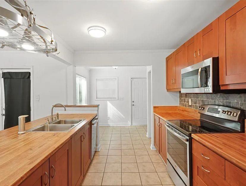 2371 Ben Hill Rd - Photo 7 of 20