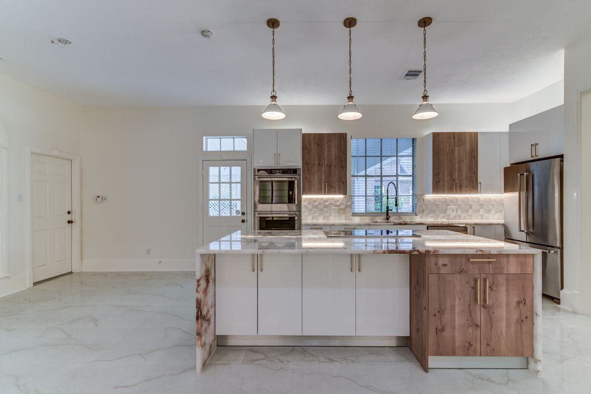 90 Heathrow Ln - Photo 3 of 5