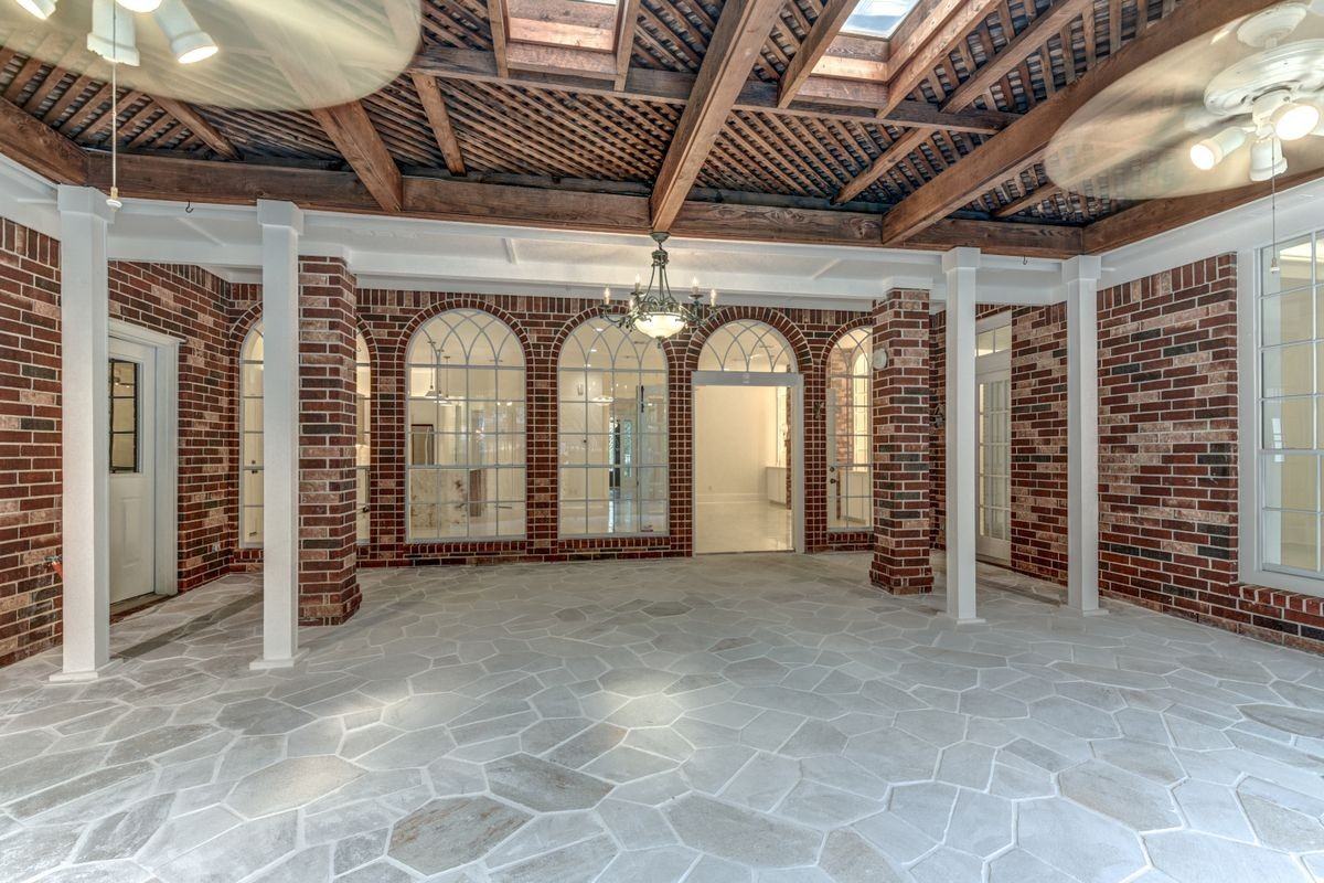 90 Heathrow Ln - Photo 5 of 5