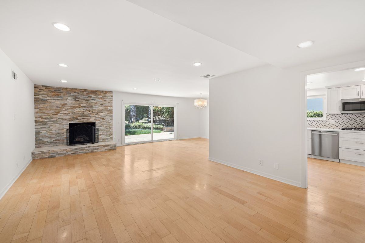41 Oakleaf Ave - Photo 3 of 21