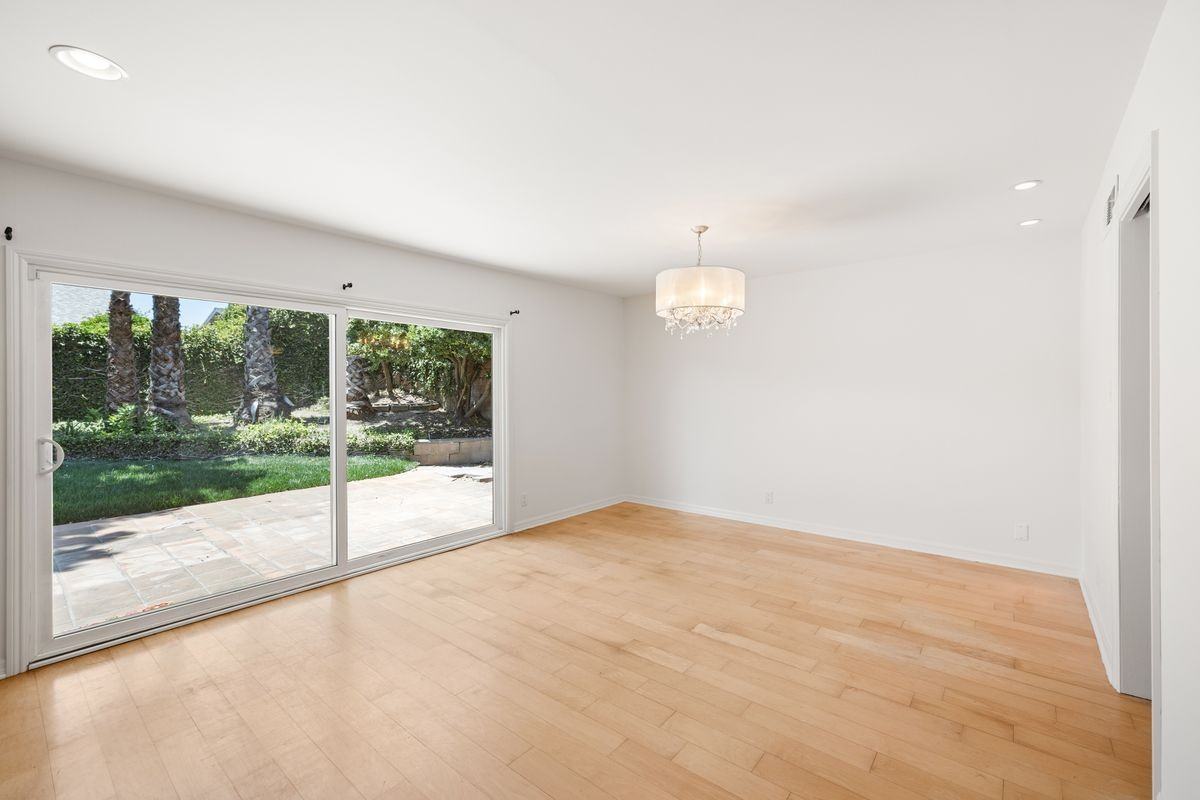 41 Oakleaf Ave - Photo 4 of 21