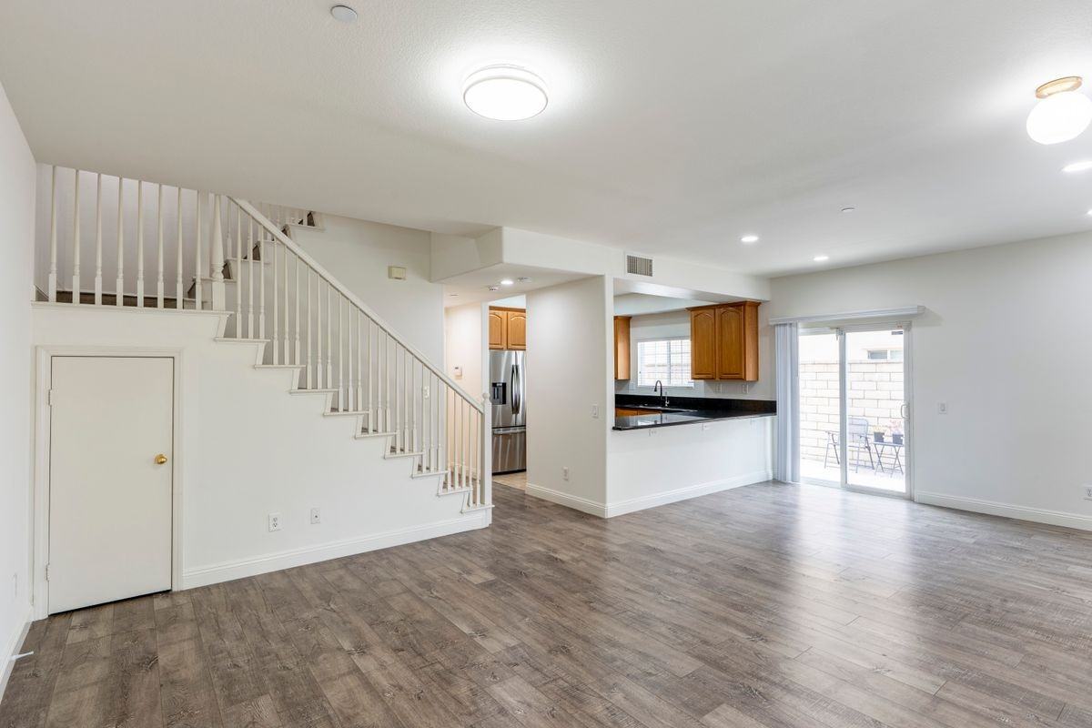 10623 Mona Way - Photo 3 of 38