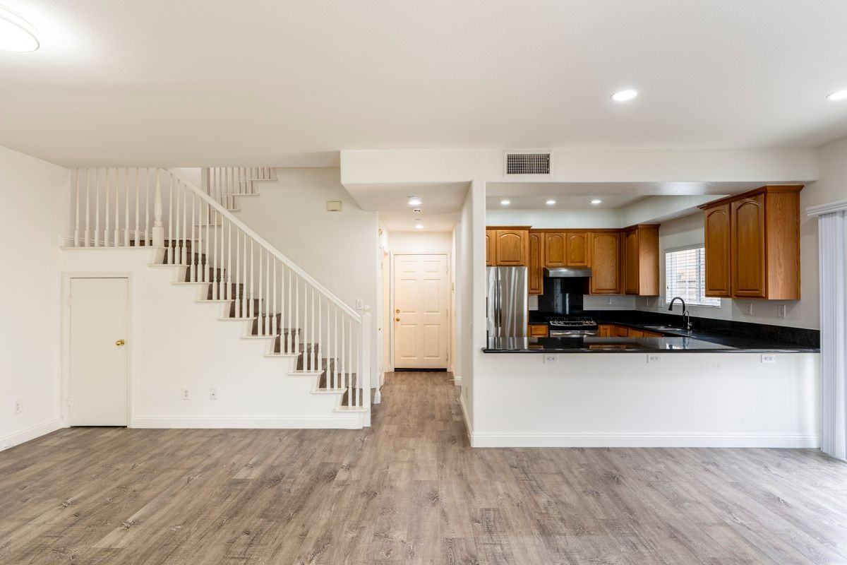 10623 Mona Way - Photo 4 of 38