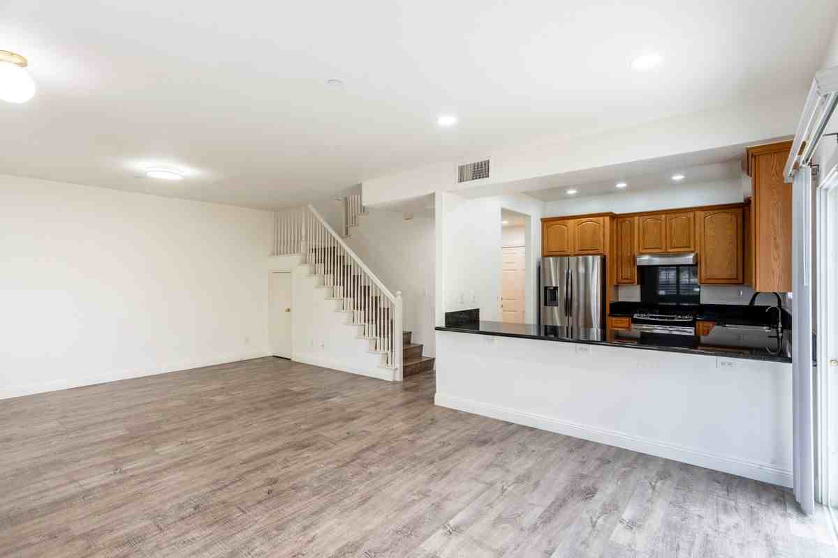 10623 Mona Way - Photo 5 of 38