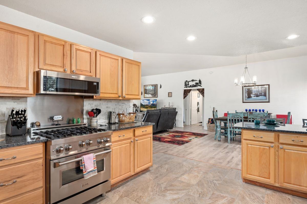 233 Guenevere Ave - Photo 3 of 15
