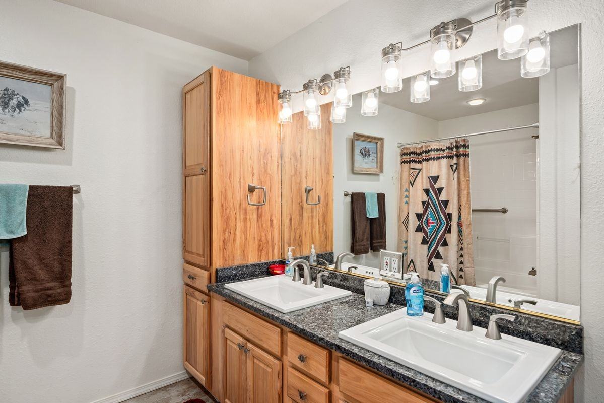233 Guenevere Ave - Photo 5 of 15