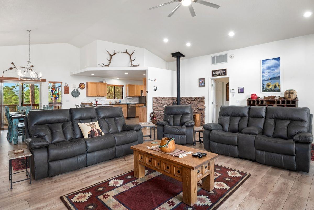 233 Guenevere Ave - Photo 6 of 15