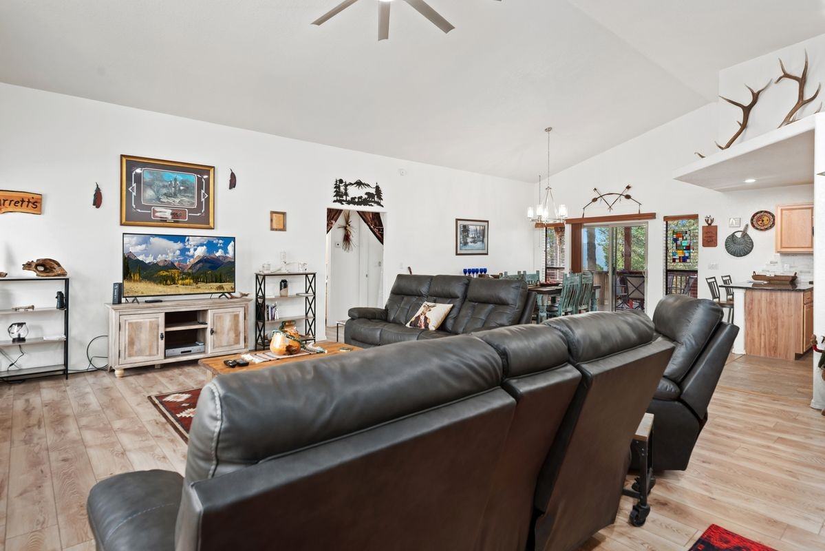 233 Guenevere Ave - Photo 7 of 15