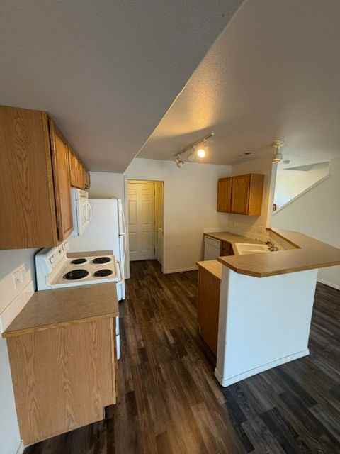 233 E Shelby Ln - Photo 7 of 23
