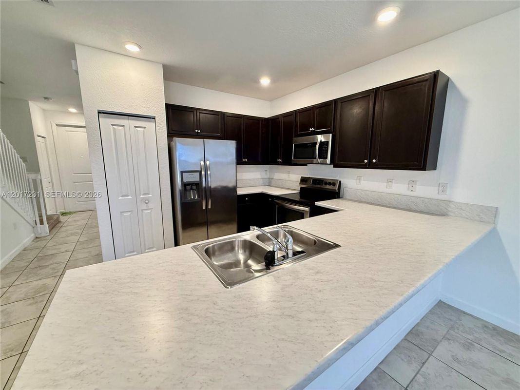 11313 Sw 250th Ter - Photo 2 of 15