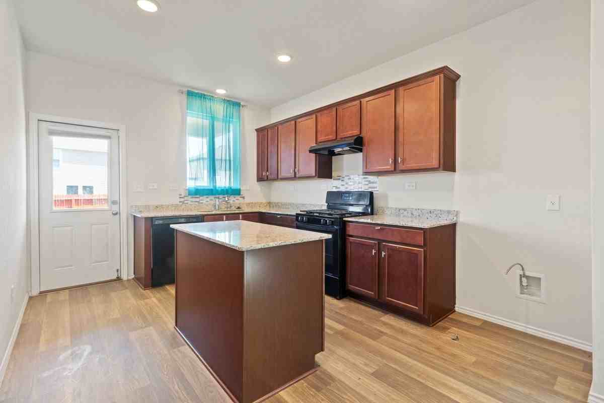 7340 Harvest Bay - Photo 5 of 18