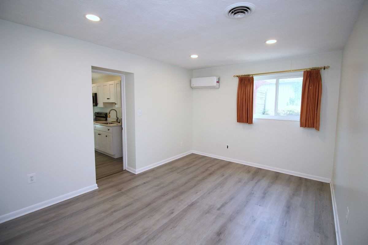 11703 Caplinger Rd - Photo 6 of 13