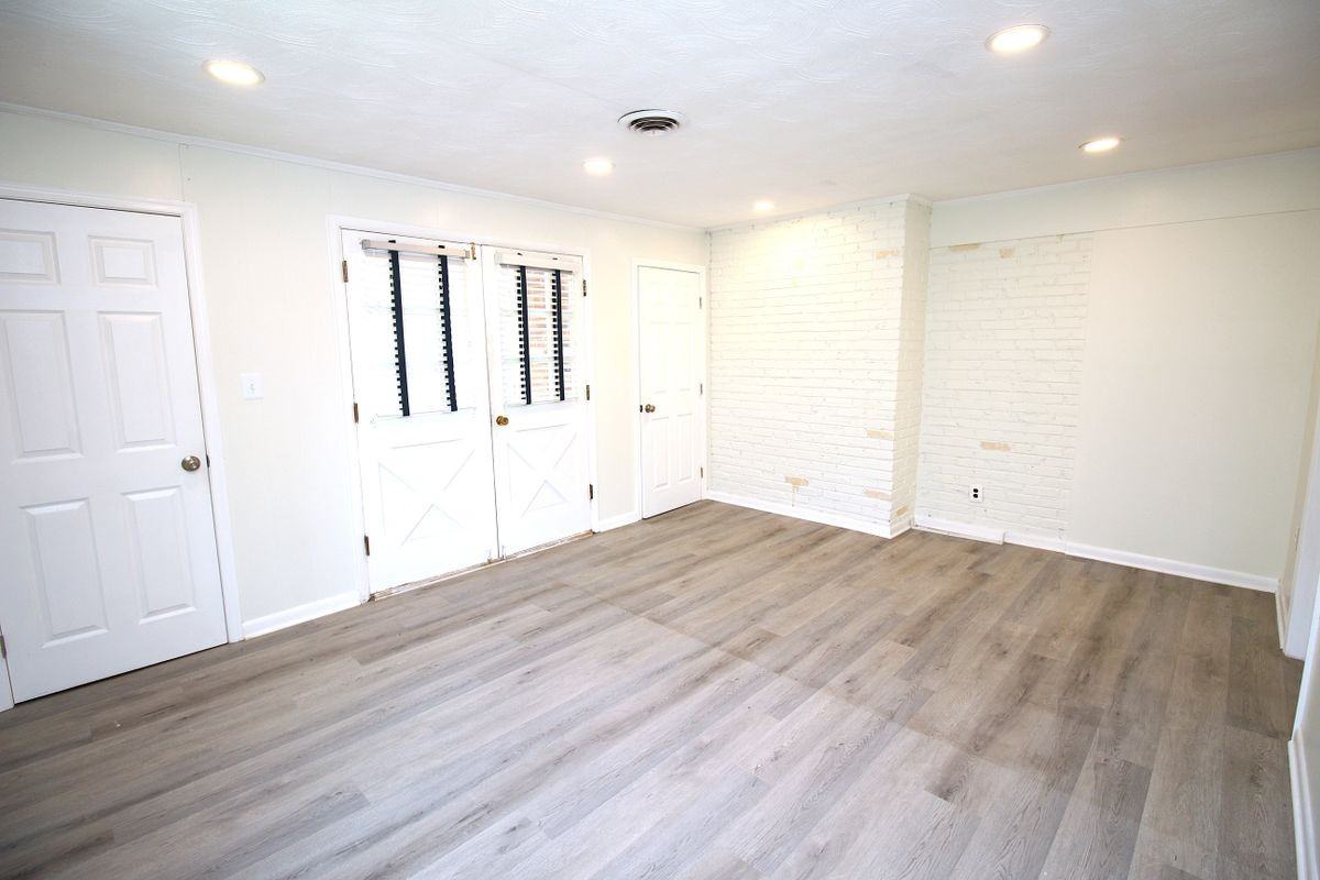 11703 Caplinger Rd - Photo 7 of 13