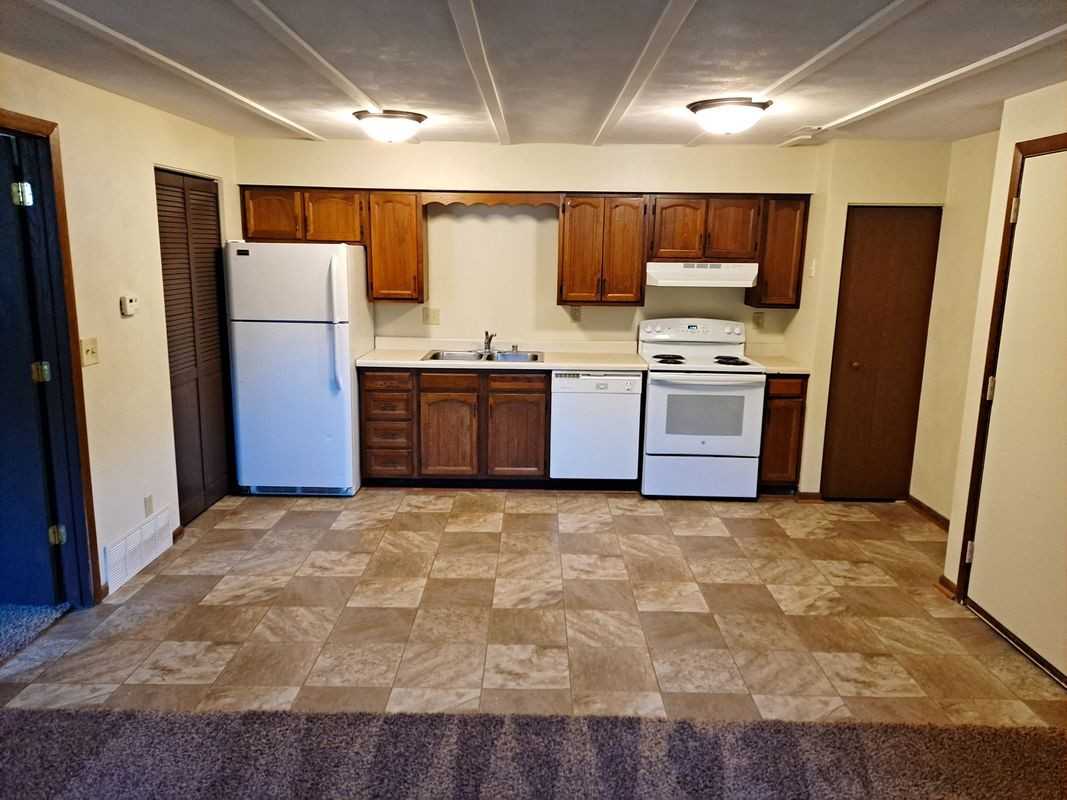 1445 W 16th St ##2 - Photo 5 of 10