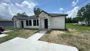 featured image of 1059 Balsam St