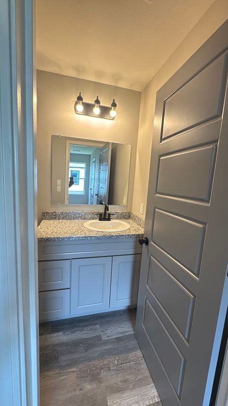 1059 Balsam St - Photo 4 of 10