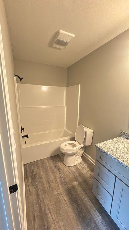 1059 Balsam St - Photo 5 of 10