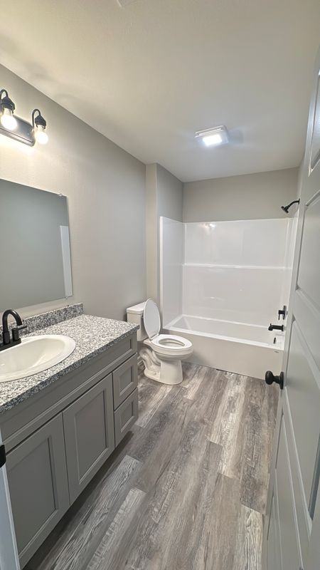 1059 Balsam St - Photo 7 of 10