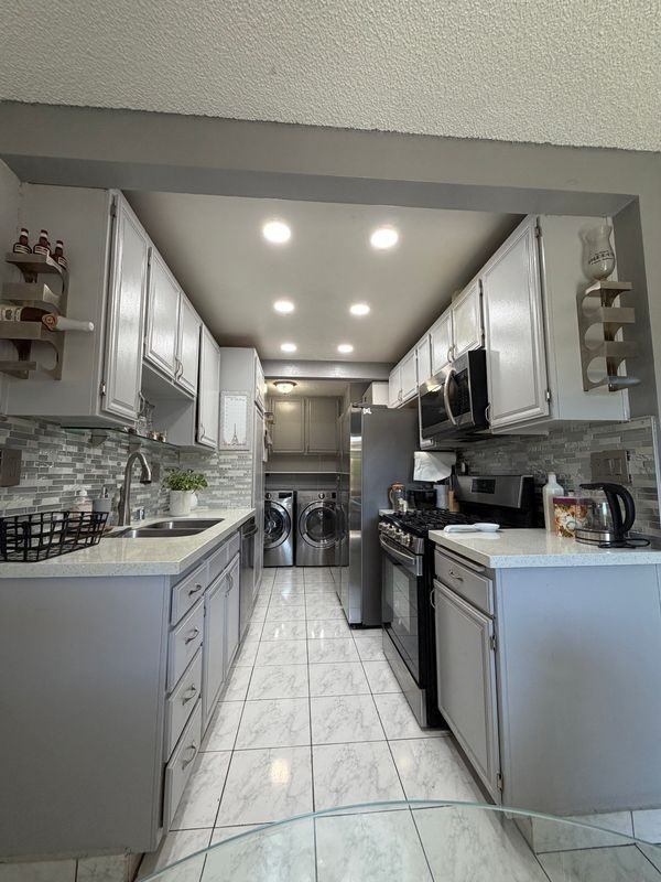 906 S Mountain Ave - Photo 2 of 11