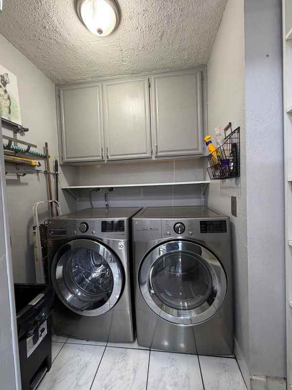 906 S Mountain Ave - Photo 3 of 11