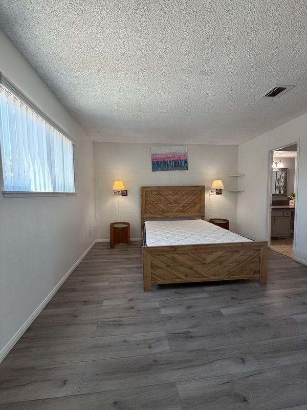 906 S Mountain Ave - Photo 5 of 11