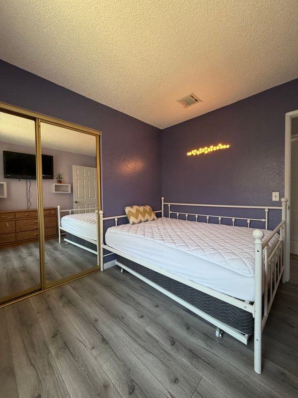 906 S Mountain Ave - Photo 7 of 11