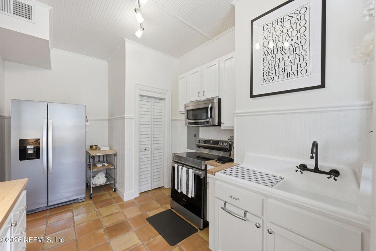 1786 Challen Ave - Photo 3 of 14