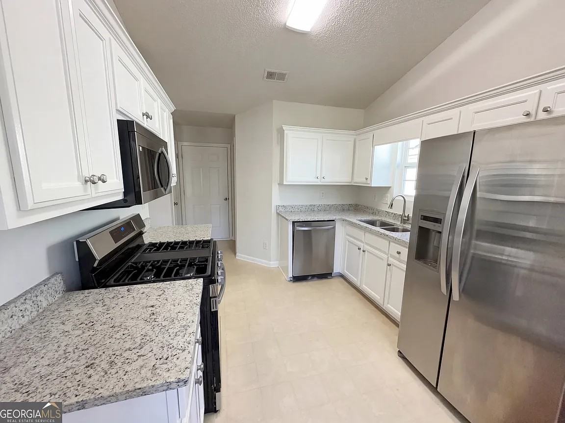 124 Amelia Garden Way Southeast - Photo 4 of 10