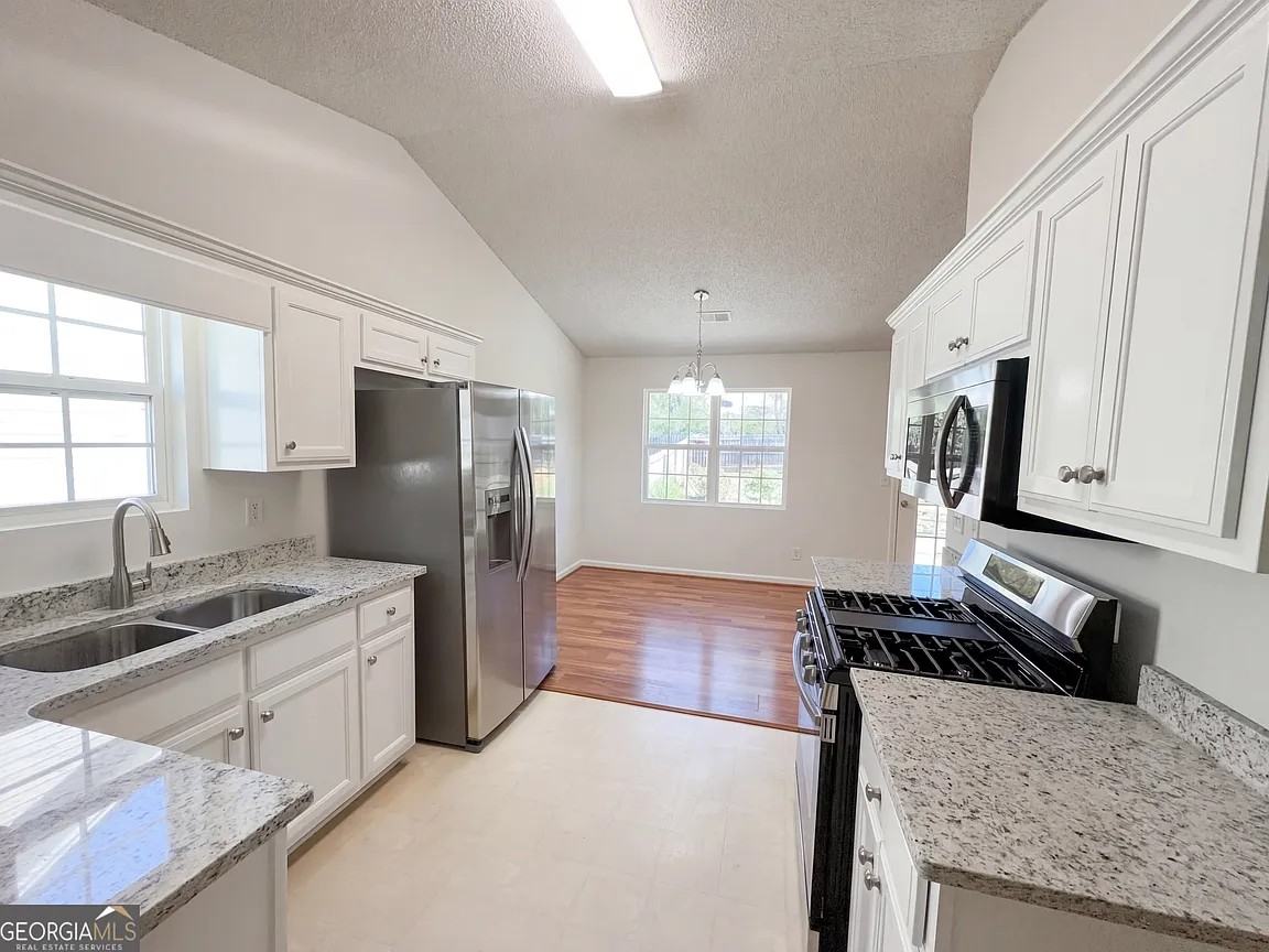 124 Amelia Garden Way Southeast - Photo 5 of 10