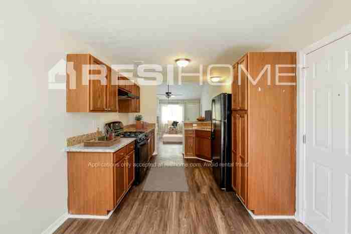 13710 Sableglen St - Photo 2 of 15