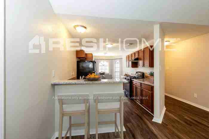 13710 Sableglen St - Photo 3 of 15